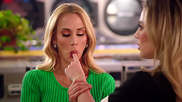 Sex Ed Coach Sarah Teaches Couple How To Screw