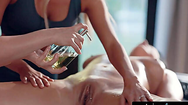 Hot Masseuse Emma Hix & Her Coworker Help Busy Client Relax Fast! 3-Way Oil