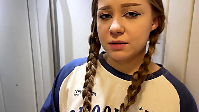 Helped Montanasvibe Carry Her Things on the Train, then Fucked Her in the Toilet