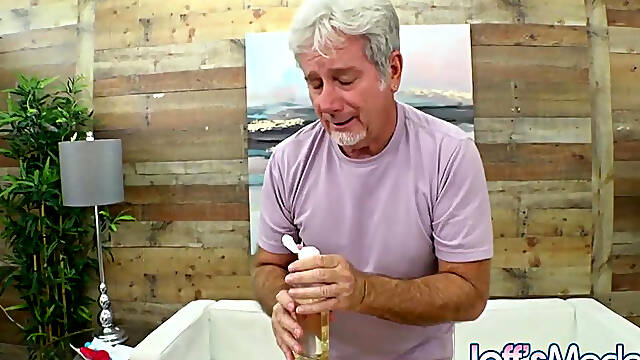 Horny Plumper Kendra Lee Ryan Lets The Masseur Do All The Work