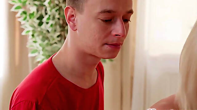 Nikki is aroused by the sight of his stepsis Zazie Skymm doing her skin care