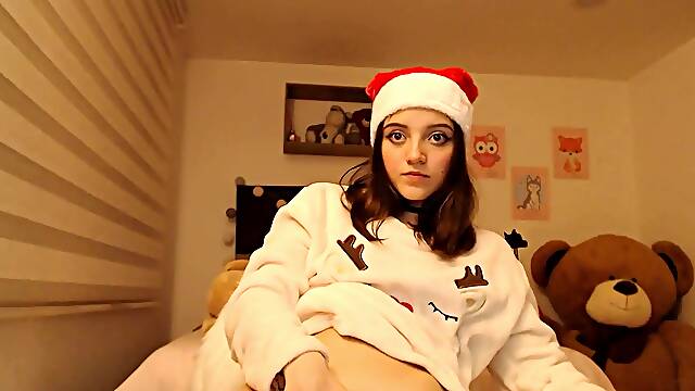 Lovely Amateur teen brunette masturbating outdoor