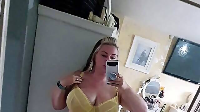Fat BBW with big boobs masturbating and squirtin on cam
