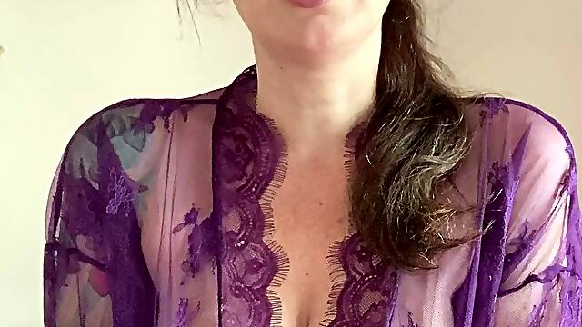 Amateur older woman with big boobs