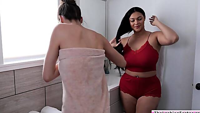 Cojiendo Con El Vecino, La Vecina Caliente, Lesbiana Sentada En La Cara