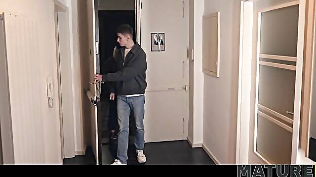 Watch enticing Blue Pearls action