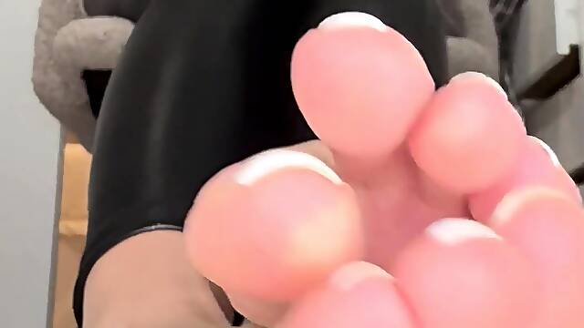 Tattooed busty brunette with foot fetish does hot footjob
