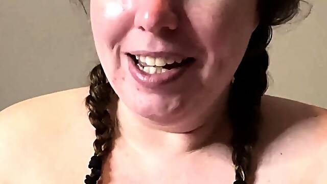 Big boob brunette masturbates on webcam