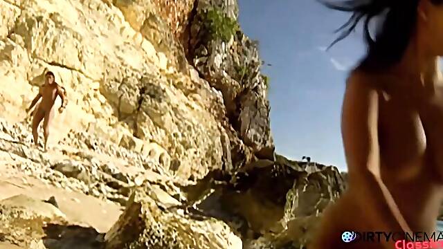 Tera Patrick trysts in the ocean waves