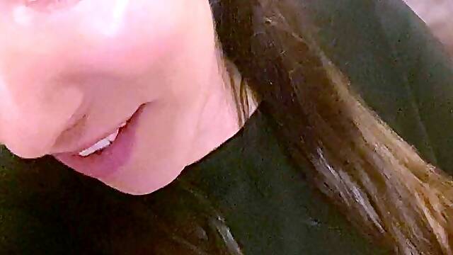 Amateur hottie solo masturbation