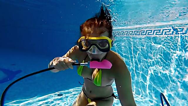 Chupandose Las Tetas, Sexo Bajo El Agua