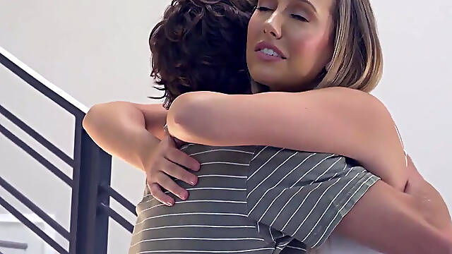 Lo Deja Caliente, Tetitas Pequenas