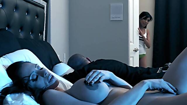 Asian cutie seduced her best friend's mom