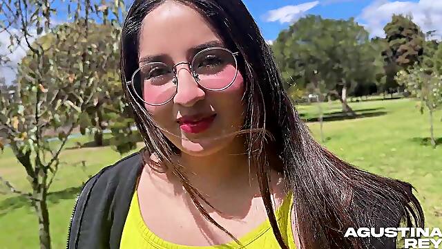 Esposa En Publico, Compañera De Colegio, Esposa Follada Por Primera Vez