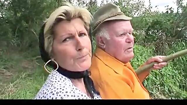 Muy Maduras Y Tetonas, Abuelo Follando Madura