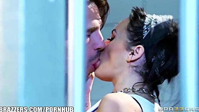Brazzers - Slutty prisoner Alektra Blue seduces jailer for some rough sex