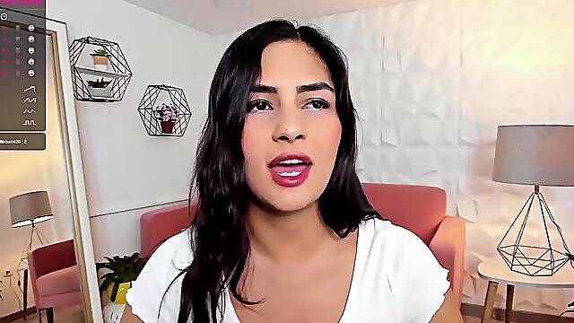 Easy Squirter Soaks Thong – BBW Saray Loves Street Voyeur Gazes