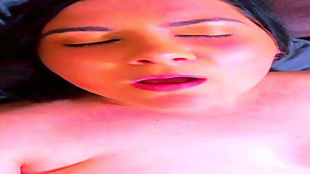 Busty amateur masturbates and squirts in French POV