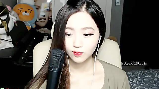 Korean sweet teen camgirl loves teasing
