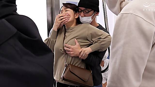 Fifty-year-old Mother Yoshii Miki Touched On The Train