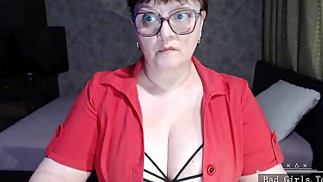 Solo webcam mature with horny natural big knockers passionately