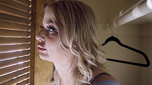 Leana Lovings Charms in Wild Squirting Friend Threesome