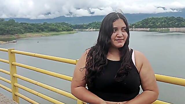 Gal abandoned by her boyfriend has sex with a stranger after this guy helps her without shame