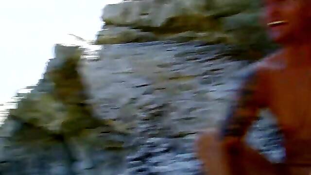 Sexy women at the beach have a juicy and unfathomable bang