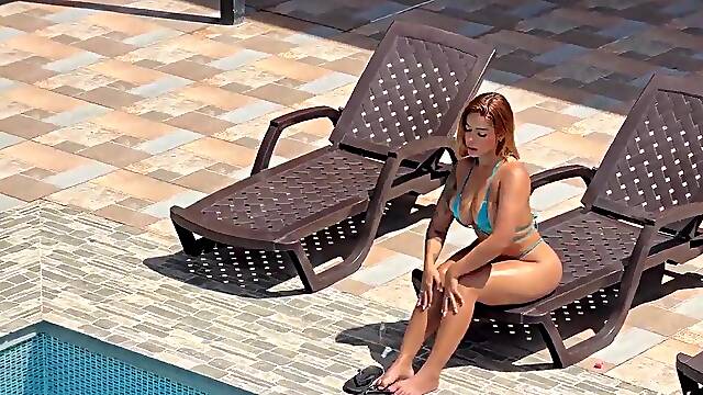 I cant make no doubt of it, my stepson is masturbating during the time that I sunbathe.