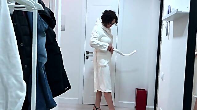 Floozy wife screws with her spouse's allies during the time that this chabs not at home! (Free version)