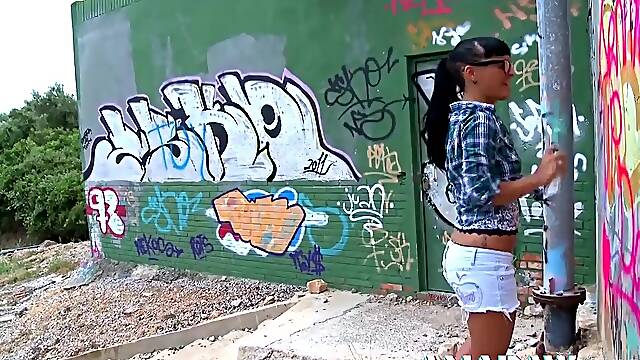 Caught by a cop Jenny gets anally screwed in the alley