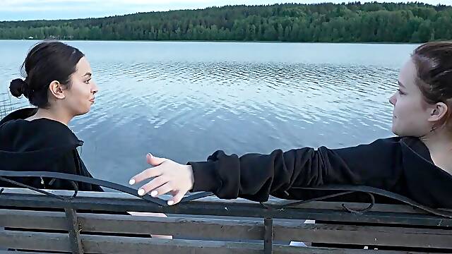 2 cuties took their raiment off on the lake. A passing surfer had sex in the open air.