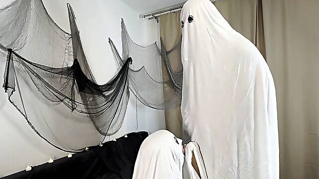 Halloween Ghost Costume – Trick or tease?