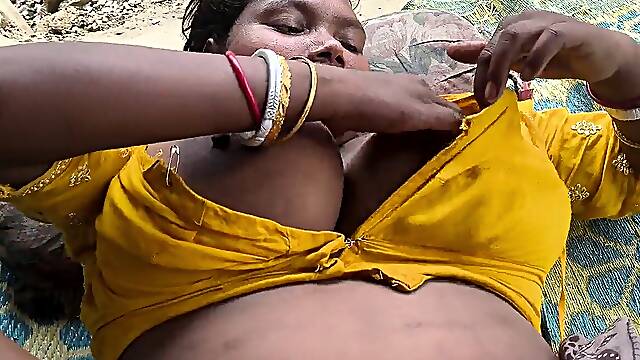 Aaj dopahar mein housewife ki gand chudai ki