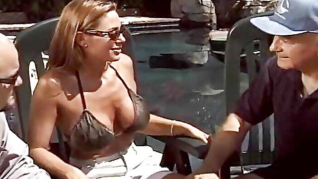 Wife Al Aire Libre, Esposas Tetas Grandes, Esposa Rubia Compartida