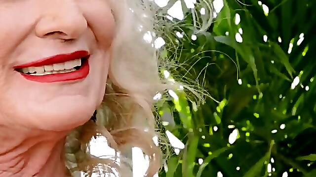 Rita Daniels and Leah LAmour: dream three-way