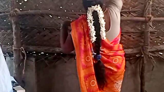 Tamil housewife big boobs show in village house