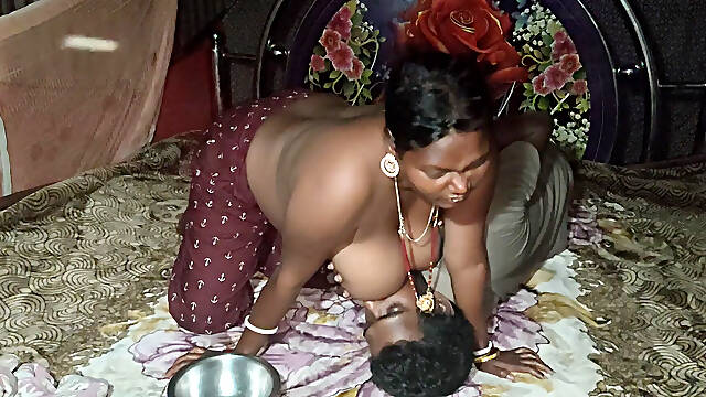 Desi wife ki dudh nikala chai banane ke liye