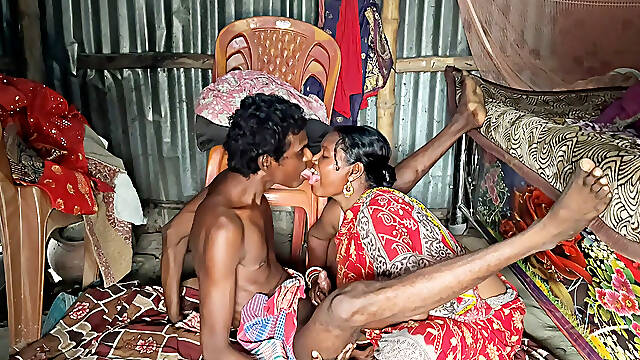 Desi housewife ki doggy style mein gand Mari