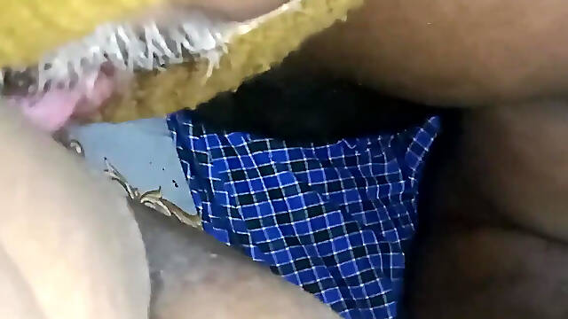 Indian National Aunty Licking Friends Wifes Pussy