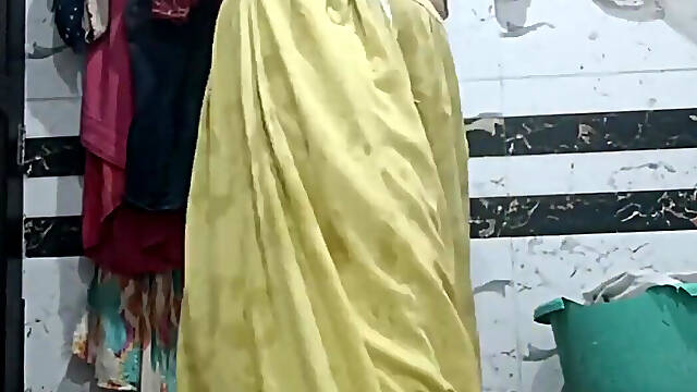 Priya Bhabi Sunday Enjoy Bath Video