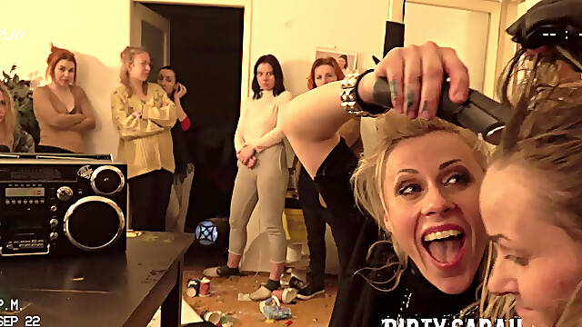 Filthy Hair Salon (Dirty Sarah)
