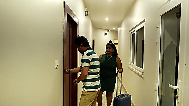 HOTEL MANAGER HAVING FUN WITH GIRL COSTUMER