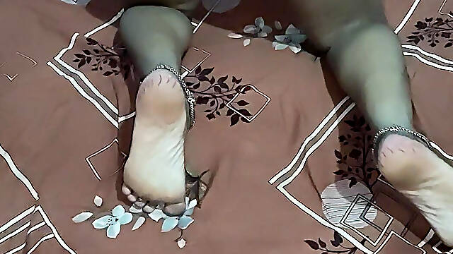 Indian bbw bitch wife show her figure out of home imat somewhere