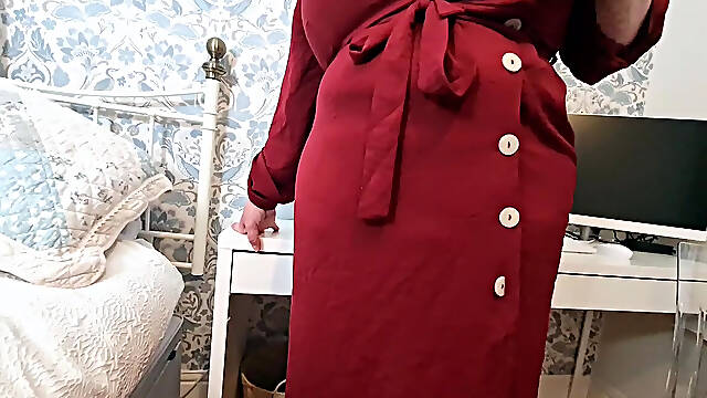 Amateur Wifes Tits Are Too Big For This Old Dress - Lets Try It On