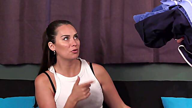 Scarlett Starr and Ivy Hope in hot threesome action