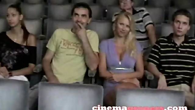 Cimena, Publico Cine, Corpiño Erotico