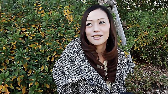 M610G01 A happy mature woman who seems to be sexless for several years is separated from home.