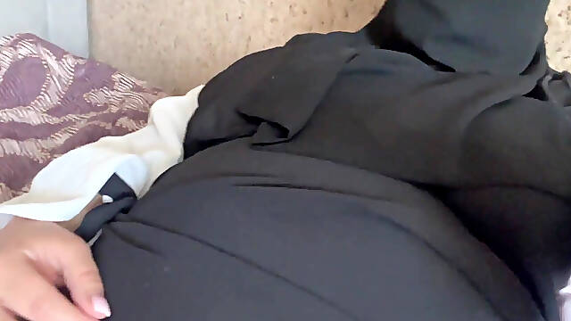 Turkish Khalifa Without Panties Cums Very Wet