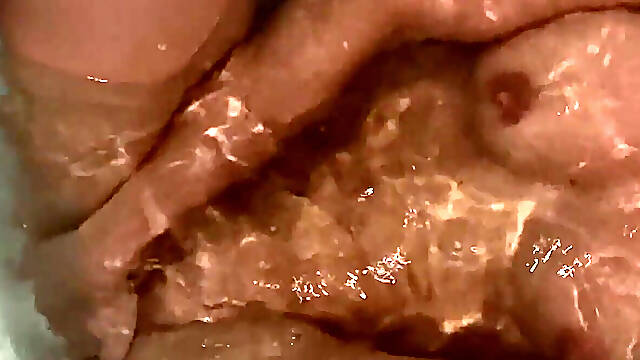 Wet Relaxation & Hot, Intense Pleasures for the Naughty Lea Pam